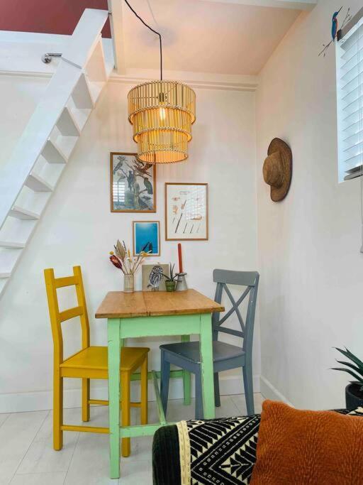 נורדוויק The Birdhouse, Tiny Home Close To The Beach מראה חיצוני תמונה
